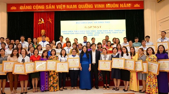 Bộ GD-ĐT gặp mặt 63 thầy cô giảng dạy cho học sinh người dân tộc thiểu số