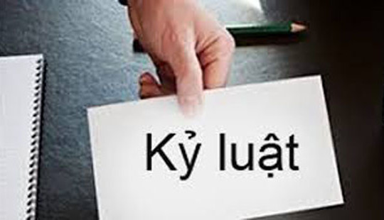 Vợ nhận án lừa đảo, chồng bị kỷ luật cách hết chức vụ