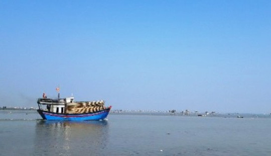 Cứu nạn thành công 7 ngư dân bị chìm tàu trên biển