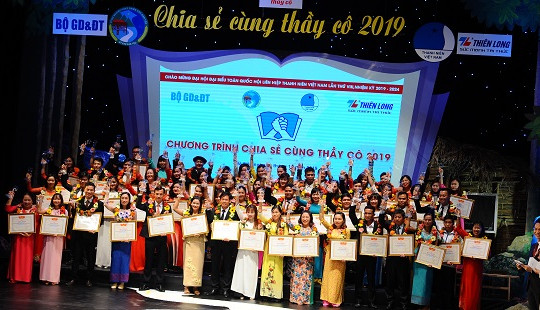 Vinh danh 63 giáo viên dạy học sinh người dân tộc thiểu số