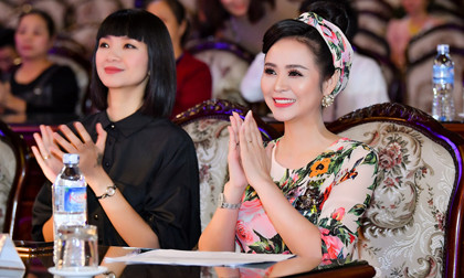 Nữ hoàng hoa hồng Bùi Thanh Hương rạng rỡ làm giám khảo cuộc thi 'Người đẹp xứ Mường'