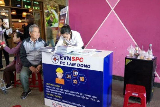 EVN SPC: Tích cực triển khai thanh toán tiền điện không sử dụng tiền mặt