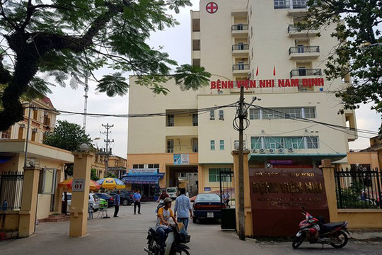 Bớt xén thuốc, hai nhân viên Bệnh viện Nhi Nam Định bị bắt