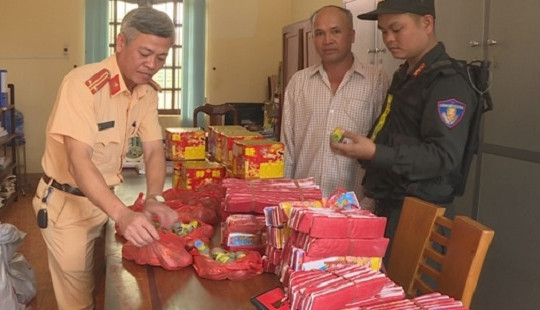 Mua pháo lậu về bán kiếm lời, lấy tiền cưới vợ cho con
