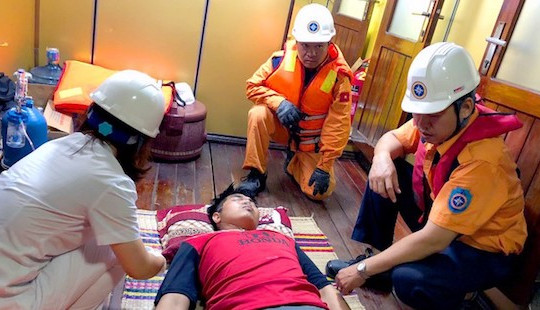 Cứu thành công thuyền viên Thái Lan hôn mê nguy kịch trên biển