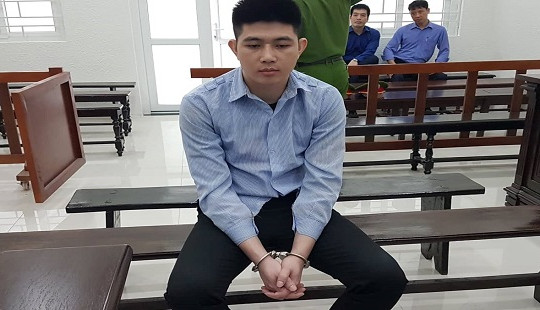 Mâu thuẫn gia đình, chàng rể 9x vác dao đâm chém bố mẹ vợ