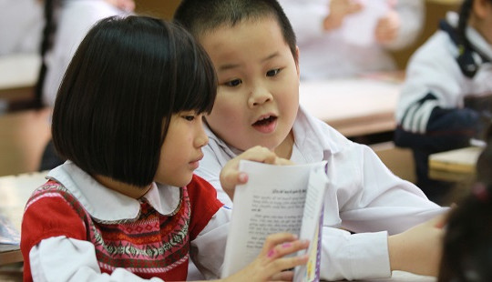 Lựa chọn SGK sử dụng dựa trên ý kiến của giáo viên, học sinh và phụ huynh