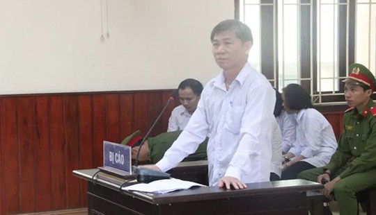 Hủy bản án sơ thẩm vụ cán bộ thuế nhận hối lộ
