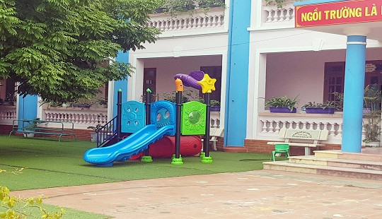 Chơi cầu trượt ở trường mầm non, bé 3 tuổi tử vong thương tâm