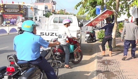 Thanh tra giao thông bị chém đứt lìa ngón tay khi đi dẹp vỉa hè