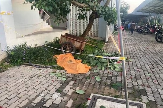Người đàn ông tử vong nghi rơi từ chung cư xuống đất