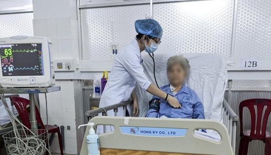 Cứu sống cụ bà 80 tuổi bị u tim nguy kịch