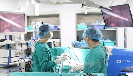 Tràn màng khí phổi sau 10 năm nghiện thuốc lá