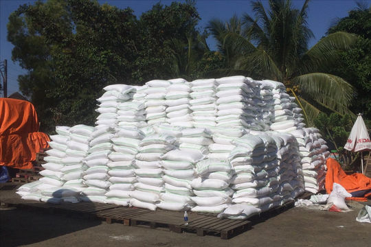 Bắt 4 đối tượng buôn lậu, thu giữ gần 1.000 tấn đường cát trắng
