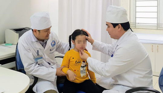 Tìm cánh mũi trong thùng rác mang đến viện ghép cho bé gái 5 tuổi