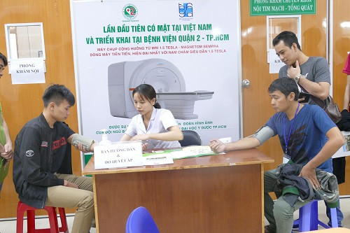 Tổ chức khám bệnh miễn phí cho sinh viên Lào, Campuchia tại TPHCM