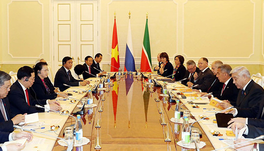 Chủ tịch Quốc hội hội kiến Tổng thống CH Tatarstan; gặp gỡ cộng đồng người Việt tại LB Nga