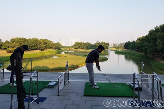 Khu đô thị Ciputra: Chủ đầu tư quây công viên làm… sân tập golf