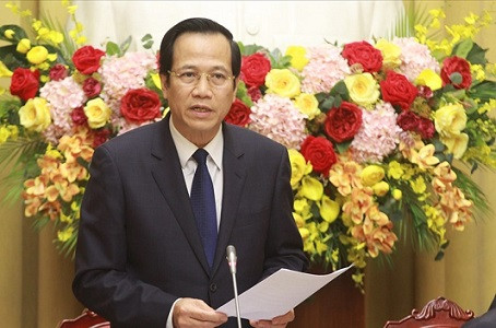 Lương của chồng chuyển cho vợ là hoàn toàn hợp pháp nếu có sự thỏa thuận