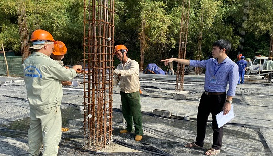 Tháo dỡ công trình sai phép tại Khu du lịch sinh thái Thung Nham, Ninh Bình