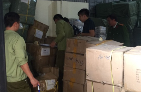 Hàng chục tấn thiết bị y tế và đồ dùng nghi nhập lậu