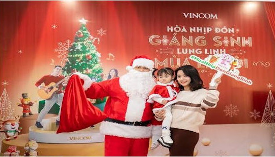 Cây thông “siêu cao khổng lồ” và cây thông “biết bay” tại Sài Gòn, bạn đã thử chưa?