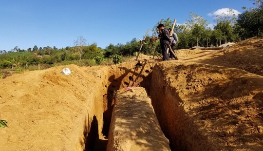 Sập cầu vừa mới đào móng, 2 người tử vong: Niềm vui chưa hưởng trọn