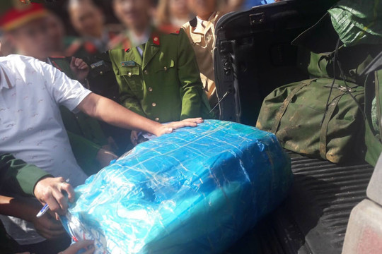 Truy bắt 2 đối tượng chở 200kg ma túy đá
