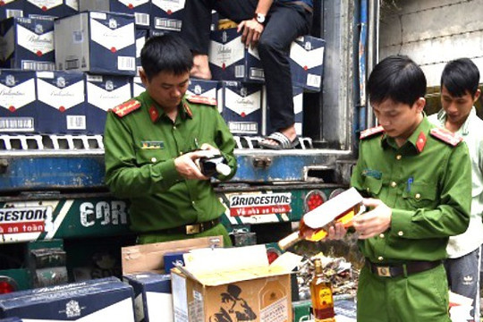 Chặn 1000 chai rượu ngoại nhập lậu đang ra Hà Nội tiêu thụ