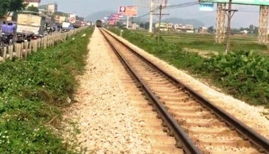 Qua đường thiếu quan sát nam thanh niên bị tàu hỏa tông tử vong