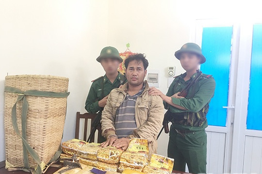 Đối tượng người Lào mang 10kg ma túy vào Việt Nam