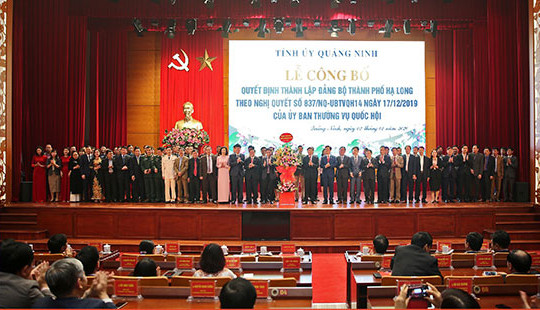 Công bố Quyết định thành lập Đảng bộ thành phố Hạ Long sau sáp nhập