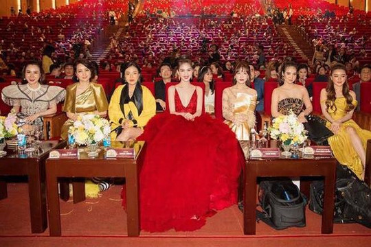 Ngọc Trinh và dàn sao hội tụ tại đại nhạc hội "Night of Stars 2019"