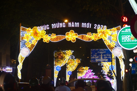 TPHCM trang hoàng lộng lẫy mừng Xuân Canh Tý 2020