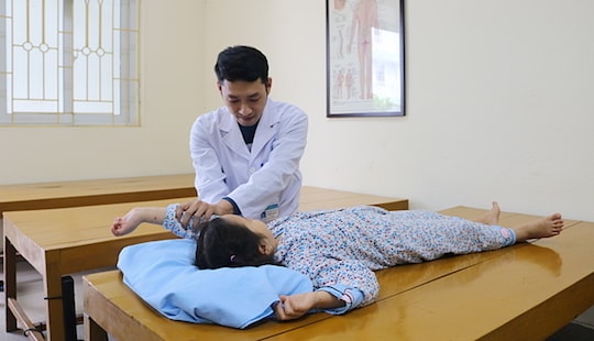 Bé 6 tuổi bị đột quỵ, cảnh báo căn bệnh không chừa người trẻ