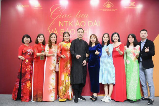 Các NTK chia sẻ về văn hóa áo dài trong ngày giỗ tổ nghề may