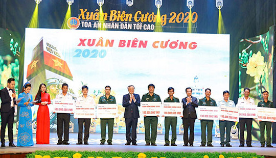 Chương trình giao lưu nghệ thuật “Xuân Biên cương”: Thắm thiết nghĩa tình quân dân