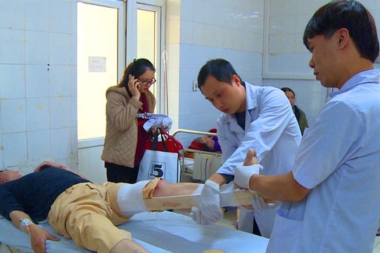 Bị "tuýt còi", đối tượng “thông chốt” khiến một cảnh sát bị thương