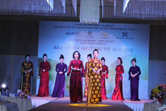 NTK Ánh Hồng và nguồn cảm hứng vô tận với áo dài Việt