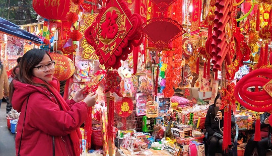 Phố Hàng Mã rực rỡ sắc màu đón Tết Nguyên đán 2020