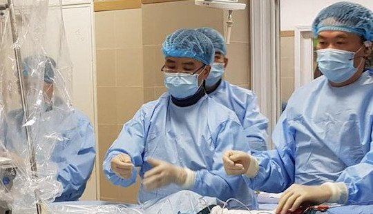 Ca mổ tim từ Việt Nam truyền trực tiếp đến Singapore