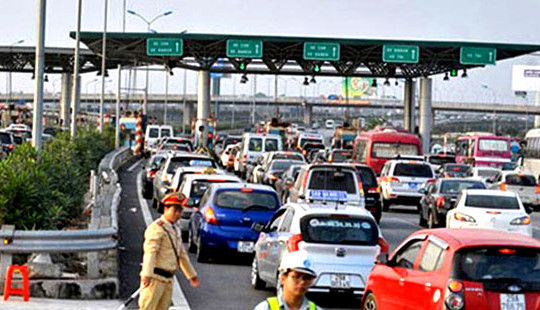 Phó Thủ tướng: Xả trạm cho phương tiện lưu thông khi xảy ra ùn tắc giao thông tại các trạm thu phí