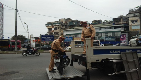 Phạt 7 triệu đồng, tạm giữ phương tiện “ma men” đi du xuân lúc rạng sáng