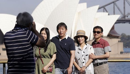 Australia cấm khách đến từ Trung Quốc nhập cảnh