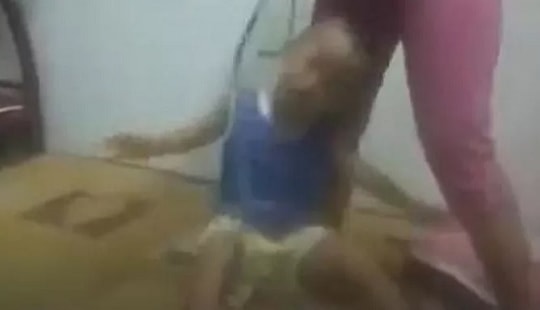 Điều tra vụ một phụ nữ bạo hành trẻ ở Bình Dương