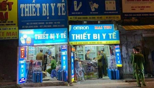 Hà Nội: 2 cửa hàng tăng giá khẩu trang bị phạt gần 60 triệu đồng