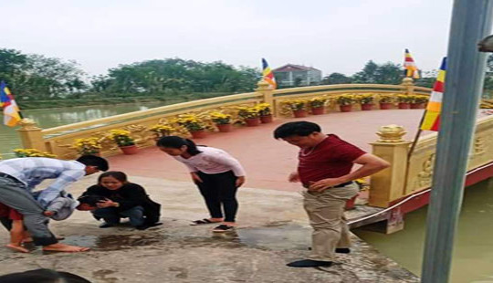 Nghệ An: Đi vãn cảnh ở chùa Giám, một cháu bé bị rơi xuống hồ nước