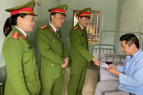 Ngăn chặn đánh nhau, một công an bị chém