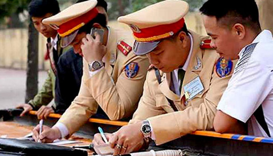 Kiểm tra, xử lý kỷ luật trong thi hành pháp luật về xử lý vi phạm hành chính