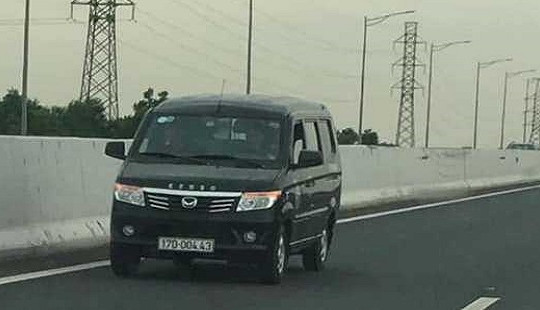 Tài xế lái ô tô chạy ngược chiều cao tốc Hà Nội bị phạt 17 triệu, tước bằng 6 tháng